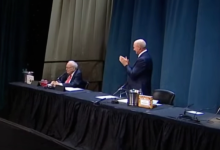 伯克希尔调整公司权力结构,为巴菲特年底交棒CEO铺路-程序员中文网